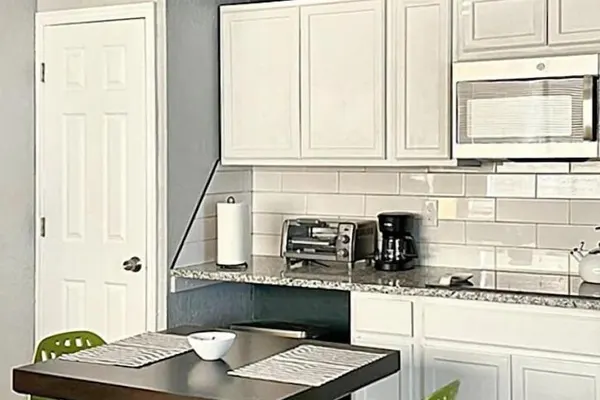 Photo 1 - Clean Cozy 1-bedroom Near Plaza District 32C