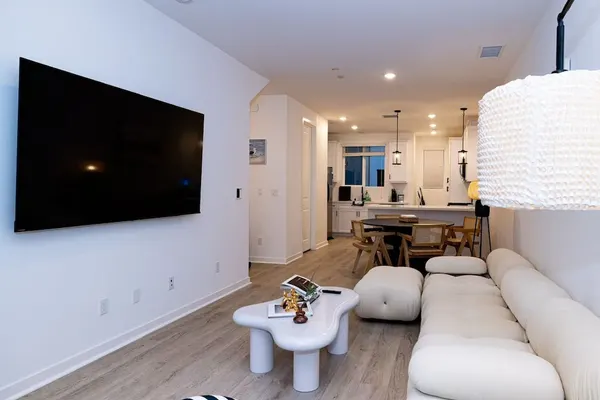 Photo 1 - Modern Designer Stay Bright Chic Spacious