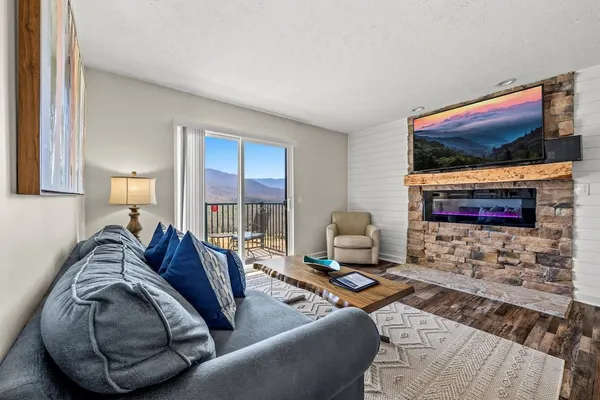 Photo 1 - Sleeps 4-mountain Views-indoor Pool Sauna