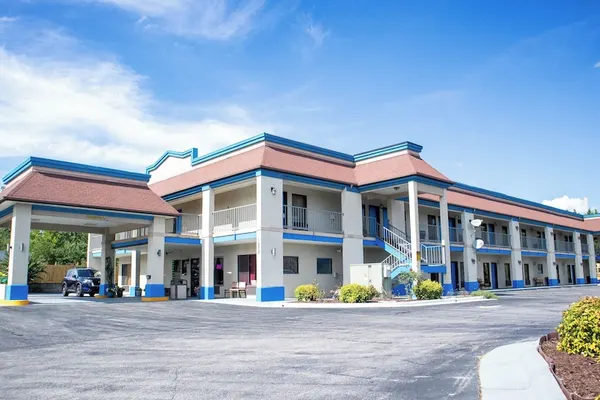 Photo 1 - Executive Inn