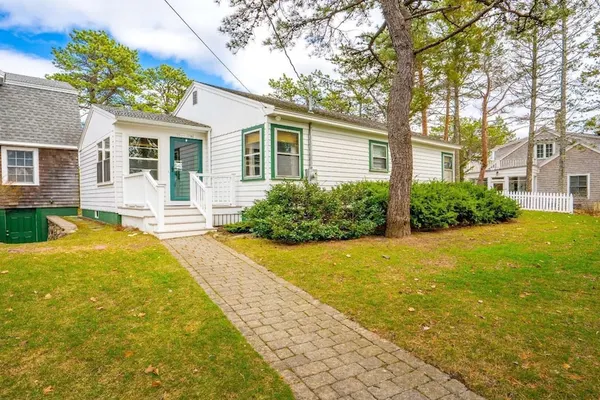 Photo 1 - Bayview Beach Cottage For 4!