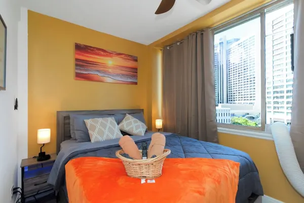 Photo 1 - Spacious 3BR Condo in DTWN