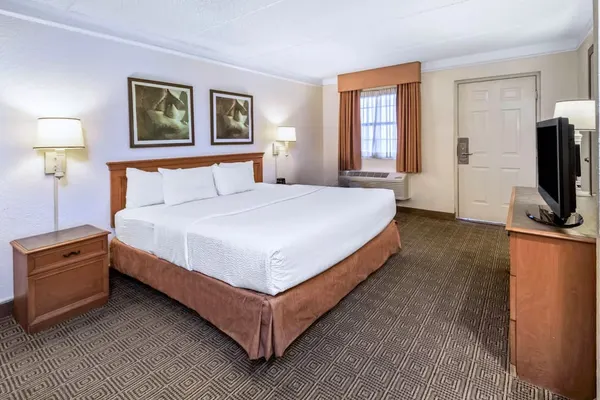 Photo 1 - Coratel Inn and Suites By Jasper Wonderland
