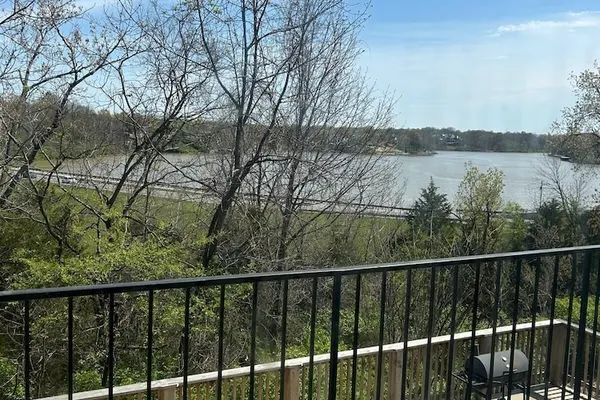Photo 1 - LAKEVIEWINN