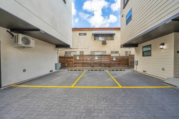 Photo 1 - Cozy Bedroom Los Angeles