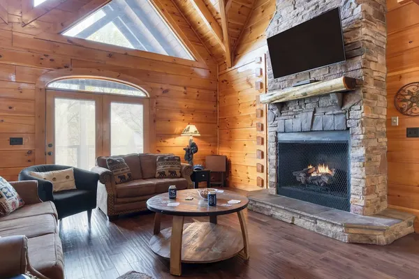Photo 1 - Cabin Retreat w/ Game Room, Hot Tub & BBQ Alpine Mountain Lodge by Avantstay