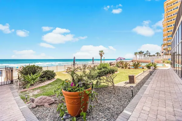Photo 1 - Oceanside Inn Studios by Brightwild