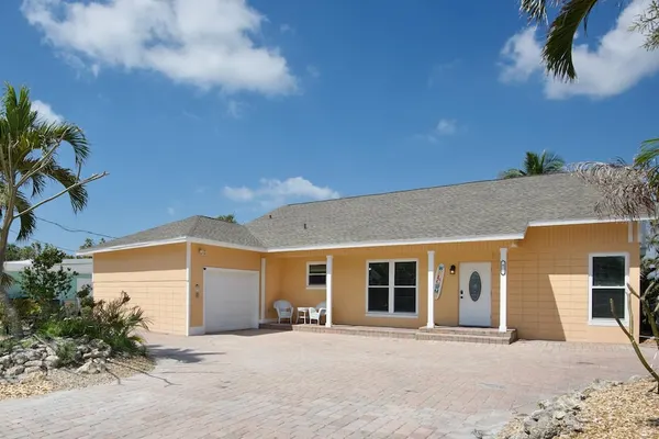 Photo 1 - Beach House Paradise