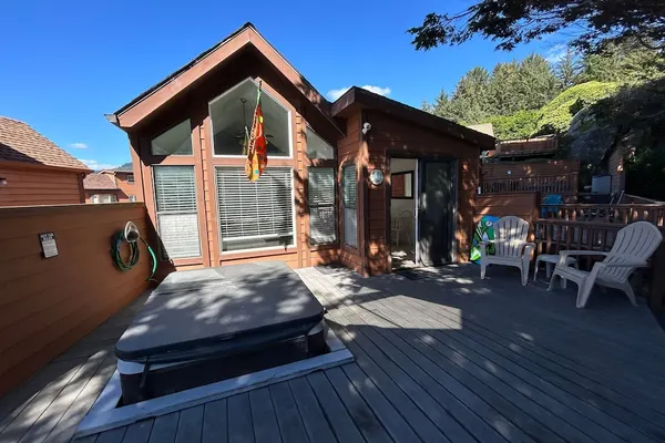 Photo 1 - Oceanview Cabin 18 With Private Jacuzzi