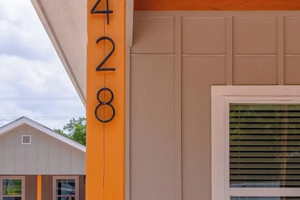 Photo 1 - Vibrant 4br/3ba Oasis Near Happy Downtown!