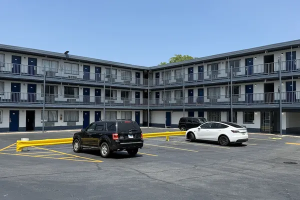 Photo 1 - Motel 6 - Chicago, IL