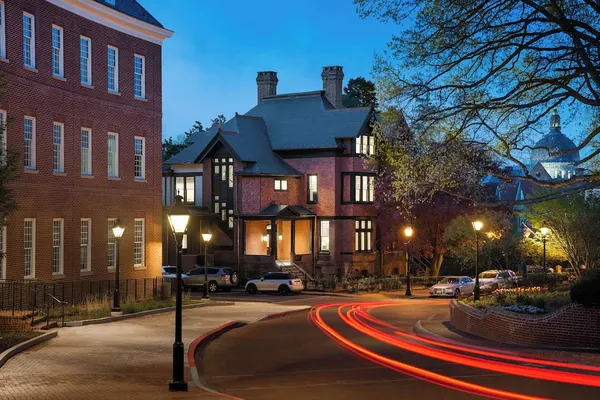 Photo 1 - 86 State Circle - Luxury Boutique Hotel