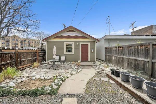 Photo 1 - Stylish 2-story Home - Perfect Denver Location 2 Bedroom Home