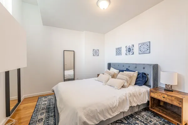 Photo 1 - Amazing Furnished 1 BR Penthouse Midtown West