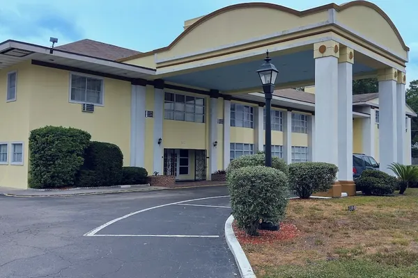 Photo 1 - University Inn Gainesville