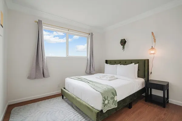 Photo 1 - Tranquil 2BR with Coastal Mountain Views