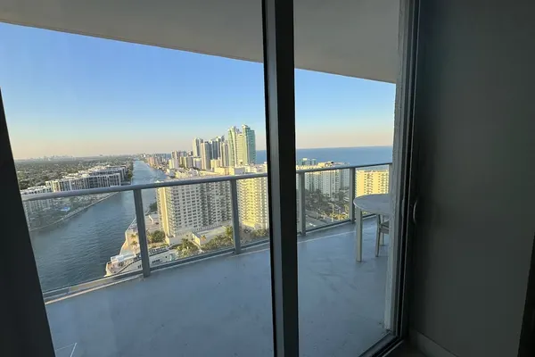 Photo 1 - Apartment