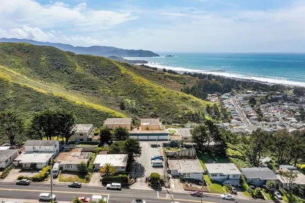 Photo 1 - Stunning 2BR Ocean Mountain Sunset View