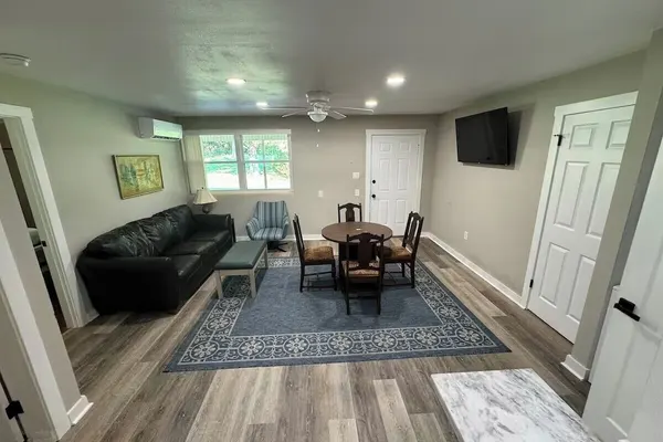 Photo 1 - Pet-friendly 2BR Free Parking & Wi-fi