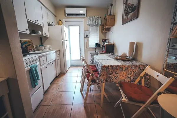 Photo 1 - Relaxing 1BR Hollywood Stay Parking & Pets