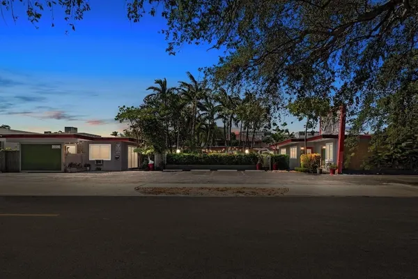 Photo 1 - Spacious 1BR in Hollywood FL Pet-friendly, Parking