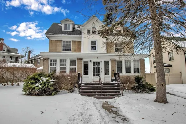 Photo 1 - Spacious 4BR Near UB & Niagara Falls - Pet Friendly