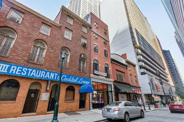 Photo 1 - 24 Stay Rittenhouse