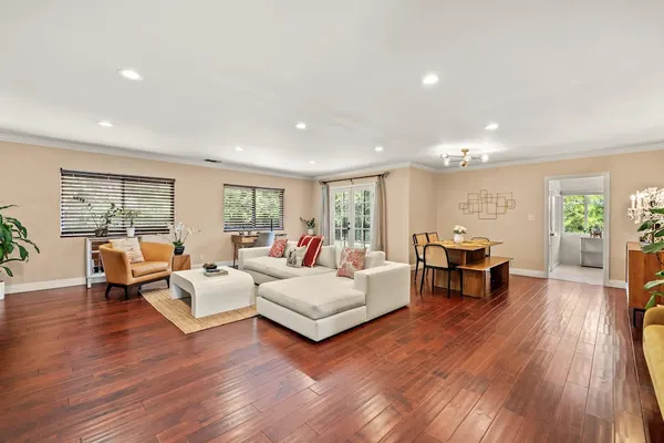 Photo 1 - Chic Family Getaway Near LA With Space to Unwind