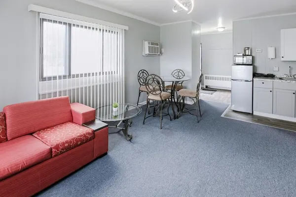 Photo 1 - Charming Room w/ Private Bath & Wi-fi in Brownstown!