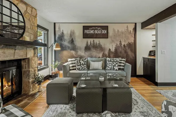 Photo 1 - Pocono Bear Den by Avantstay Stylish & Modern, Deck w/ Grill & Outdoor Dining