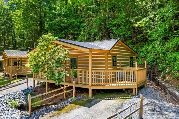 Photo 1 - 2bdrm Cabin 3 Gburg Pet-friendly Firepit Games