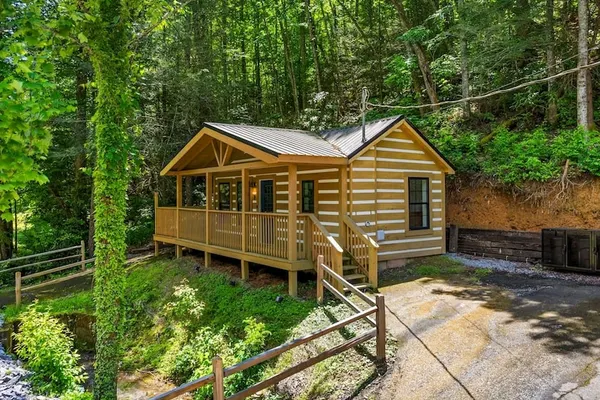 Photo 1 - Pet-friendly Cabin 1 Gburg Fire Pit Games