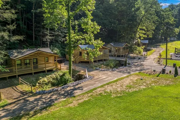 Photo 1 - 5 Cabins in Gburg Sleeps 16 Firepit Games