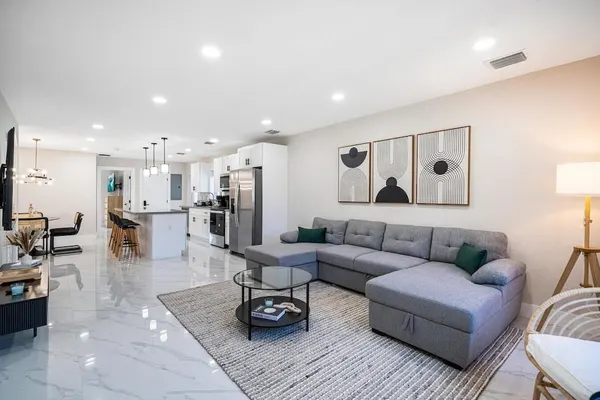 Photo 1 - Luxurious 4BR Miami Home With Large Patio & Outdoor Space!