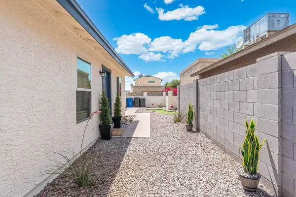 Photo 1 - Button Bungalow