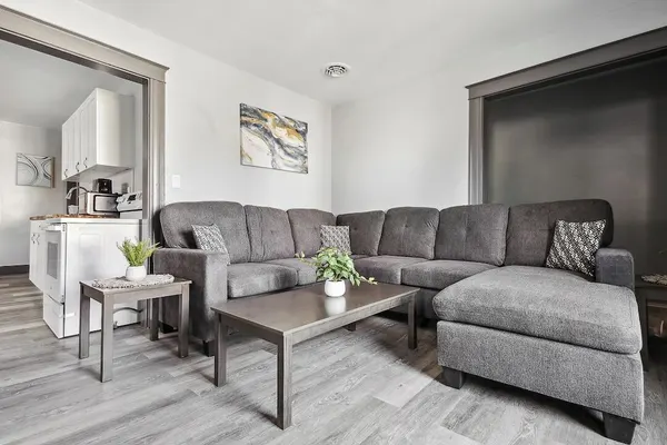 Photo 1 - 6Br Vacation Spot-Minutes To Niagara Falls Usa