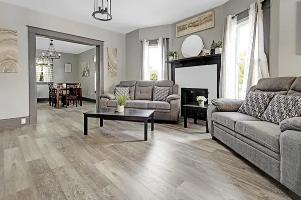 Photo 1 - Comfortable 6Br 2Bath In The Heart Of Niagara Falls