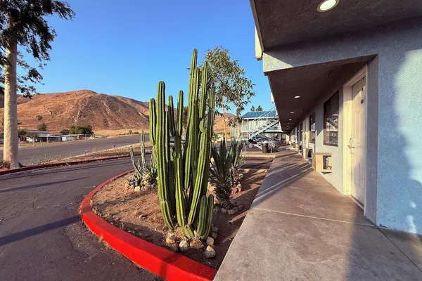 Photo 1 - Circle Inn Hotel Jurupa Valley Riverside