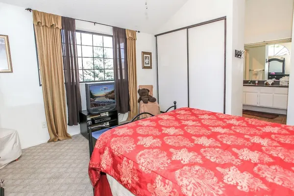 Photo 1 - Brown Bear's Den
