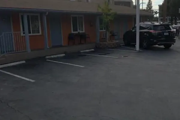 Photo 1 - Sunlight Motel
