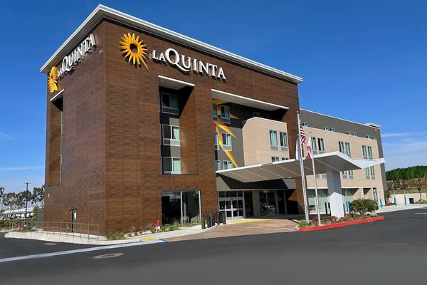 Photo 1 - La Quinta Inn & Suites by Wyndham Phoenix near State Farm St