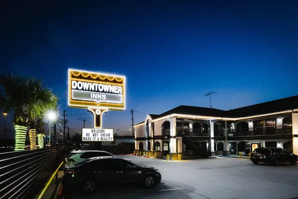 Photo 1 - Downtowner Inns - Houston Downtown