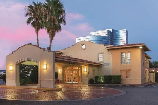 Photo 1 - Causeway Inn - Metairie