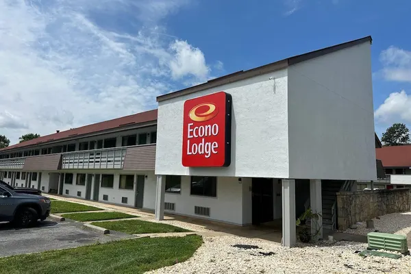 Photo 1 - Econo Lodge Hickory