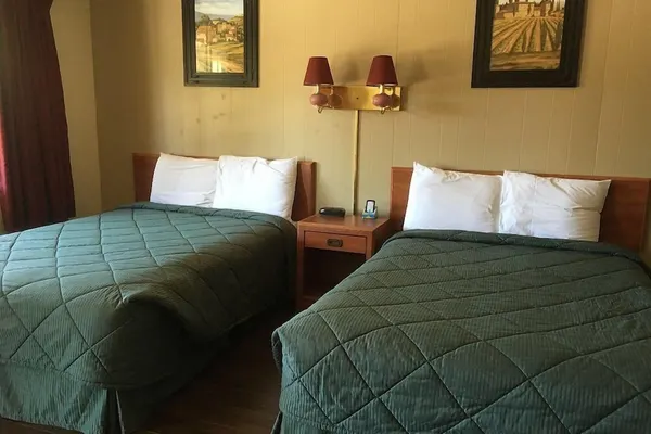 Photo 1 - Colfax Motorlodge