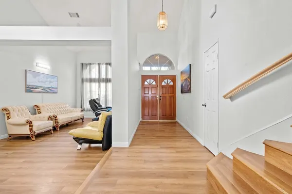Photo 1 - Stylish Home w Full Kitchen Garage Backyard