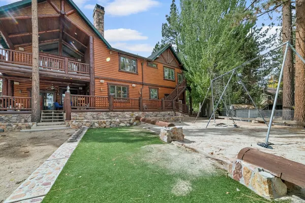 Photo 1 - Casa De Oso Lakefront