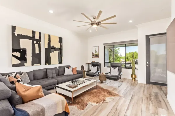 Photo 1 - NEW Desert Standard Modern 3-level Oasis