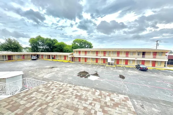Photo 1 - Welcome Motel