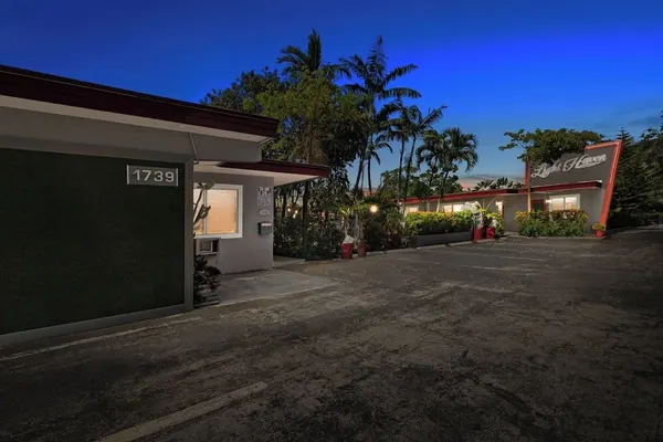 Photo 1 - 1BR Pet-friendly Studio Parking & Backyard BBQ